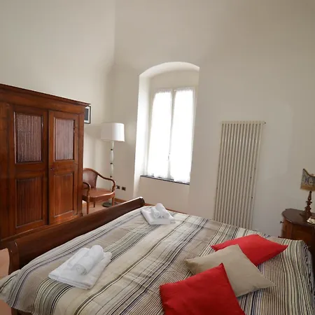 Casa Del Notaio 1 *